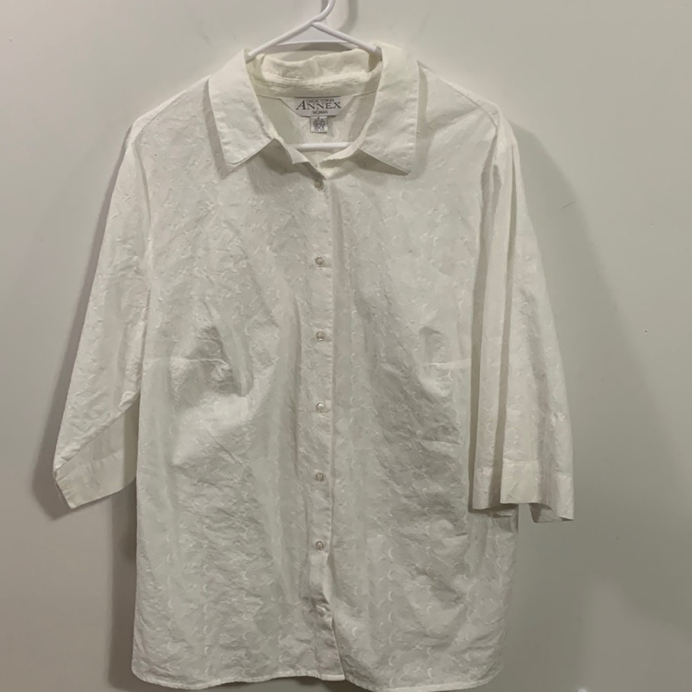 Casual Corner Annex Woman white blouse Sz 1X, darts, detailed fabric, good cond